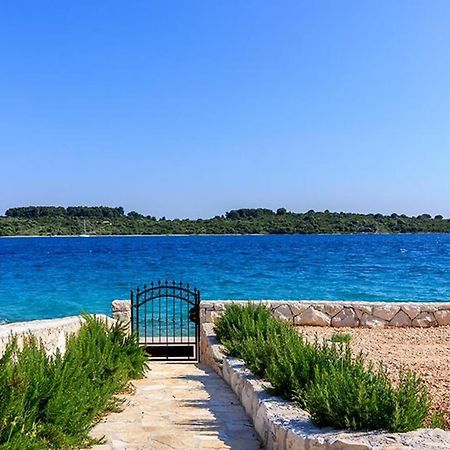 Traditional Dalmatian Stone House By The Sea Okrug Gornji Exterior foto